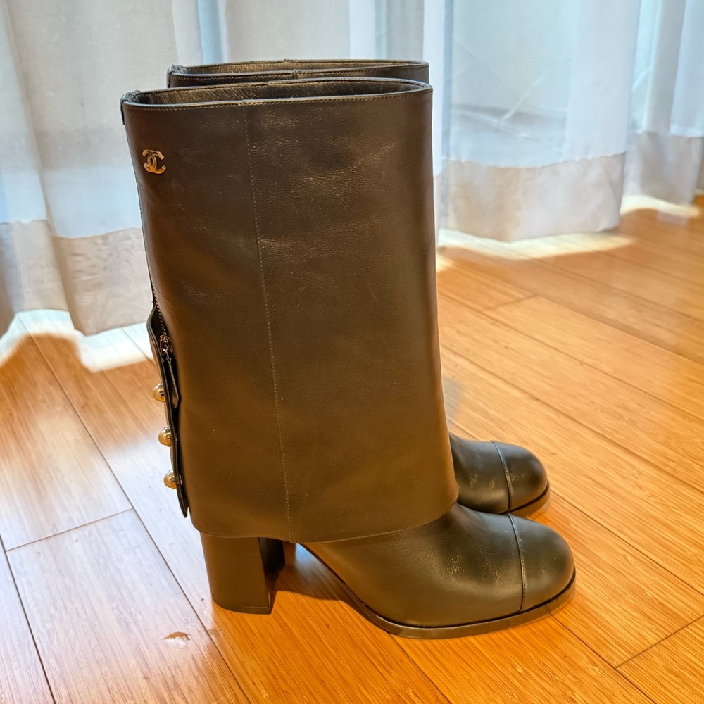 CHANEL Black Heeled Leather Boots